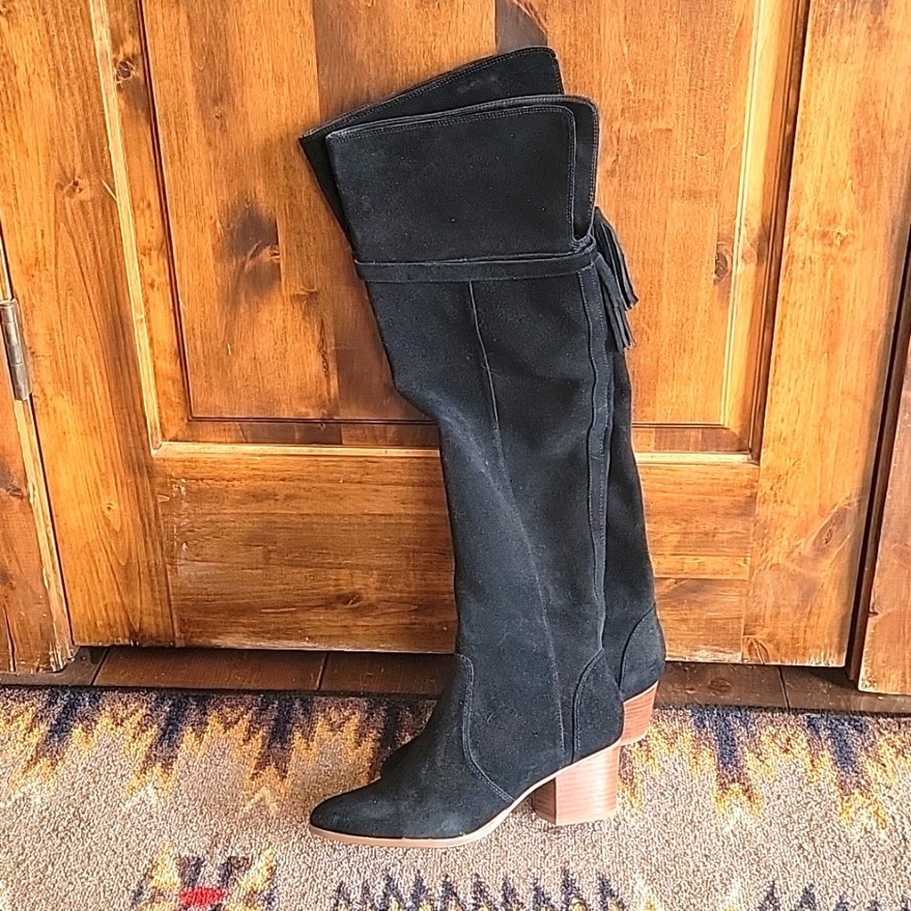 Gorgeous like new black suede knee high boots